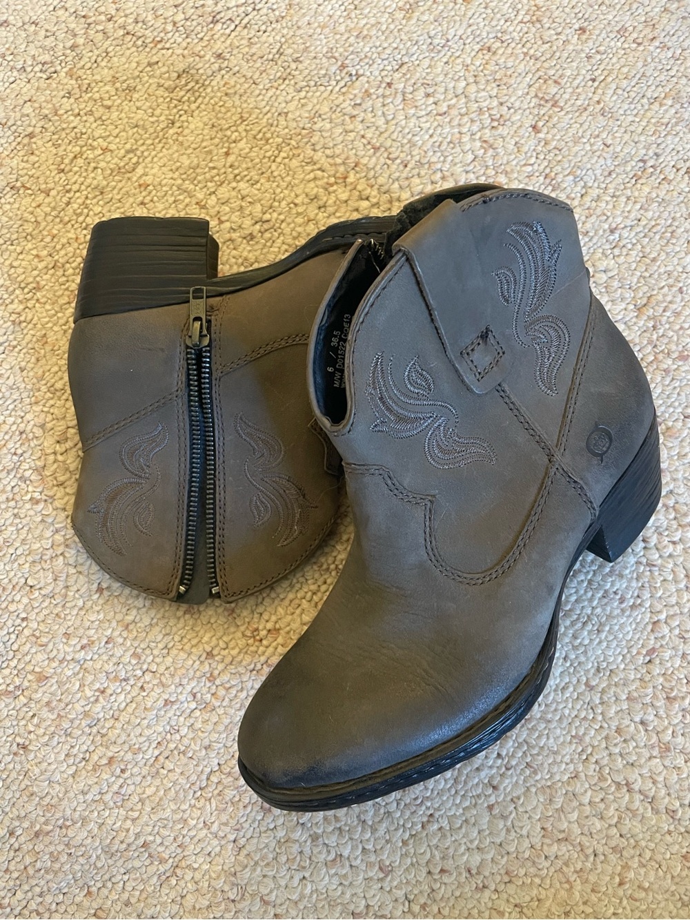 Born Gray Ankle Booties Leather Western Cowgirl Boots Zip Up Cute Comfy NWOB